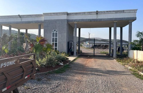Kweiman House | Danfa - 1 Bed - 1 Bath - Pet Friendly - Parking