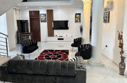 Kumasi Villa | Nanani Villa - Harmonious Paradise