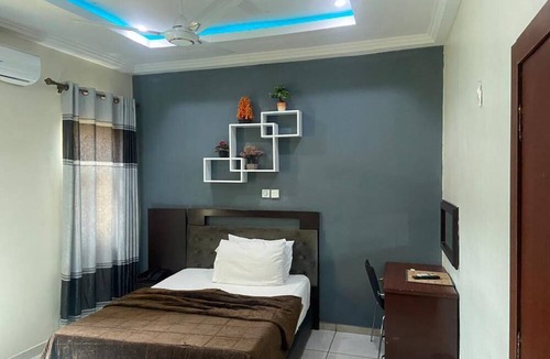 Mile 11 Hotel | ULTIMATE HOTEL