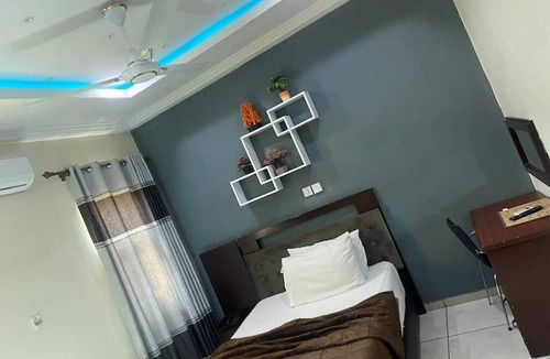 Mile 11 Hotel | ULTIMATE HOTEL