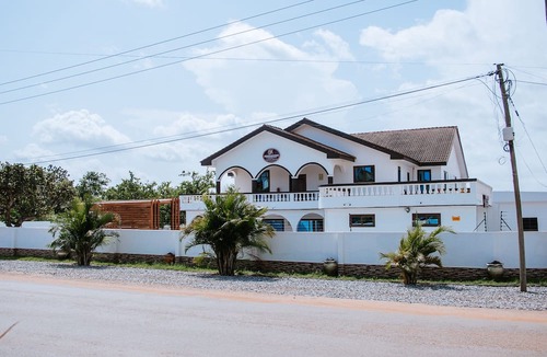 North Legon Hotel | Ben and Moons Lodge and Event Center