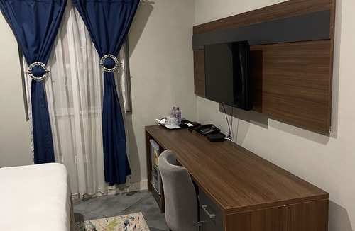 Accra Hotel | Midway Hotel