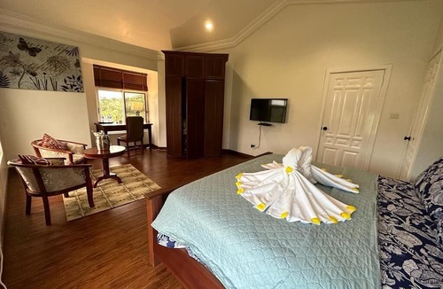 Biriwa Bed & Breakfast | Cozy Hill Gardens