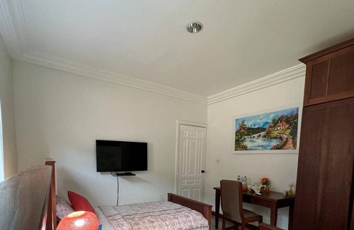Biriwa Bed & Breakfast | Cozy Hill Gardens