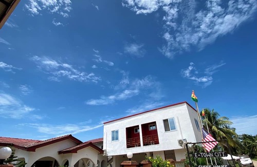 Elmina House | E-Town City Guest House