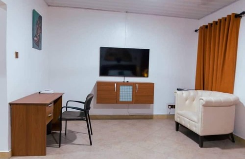 Pokuase House | Ampric GuestHouse and Lounge