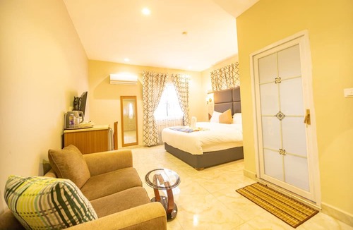 Tarkwa Hotel | De-Kings Hotel