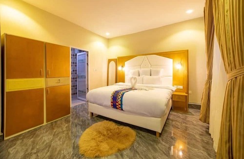 Tarkwa Hotel | De-Kings Hotel