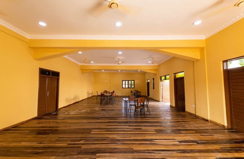 Accra Hotel | Akpe Cultural Center and Hotel