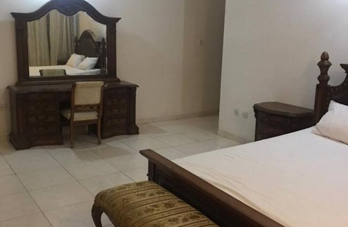 Teshie House | 3 Bed House - Sleeps 9 - Pets - Garden - Parking