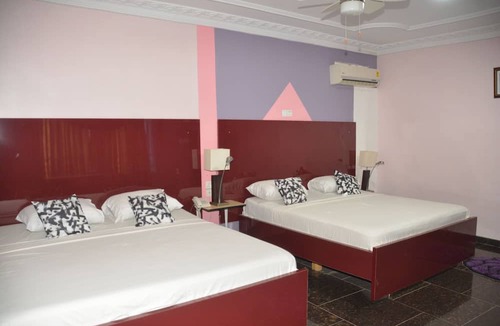 Nungua Hotel | ROYAL LEE'S HOTEL