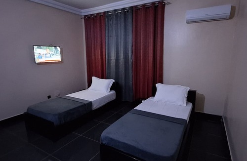 Lome Hotel | Royal Blue Guest House, Lomé Togo.