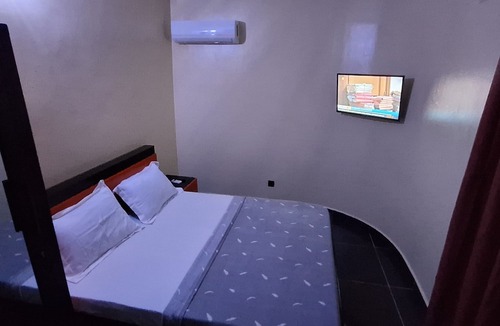 Lome Hotel | Royal Blue Guest House, Lomé Togo.