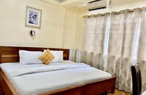 Cape Coast Hotel | Hans Cottage Botel