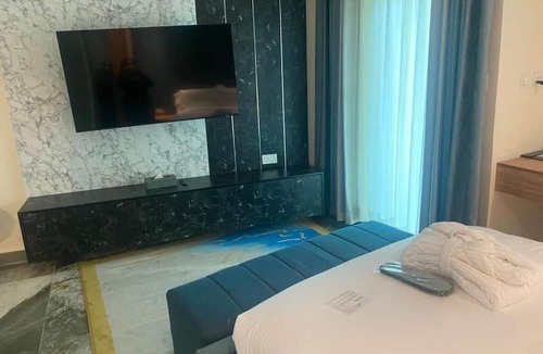 Akyinim Hotel | THE GROVE ESSIPONG BEACH RESORT