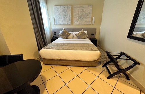 Teshie Hotel | Oak Plaza Hotel East Airport