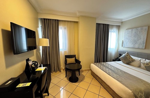 Teshie Hotel | Oak Plaza Hotel East Airport