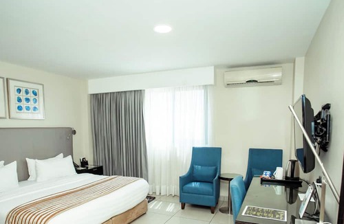 Teshie Hotel | Oak Plaza Hotel East Airport