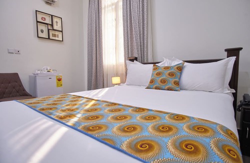 Accra Hotel | The Highbridge Guest Lodge