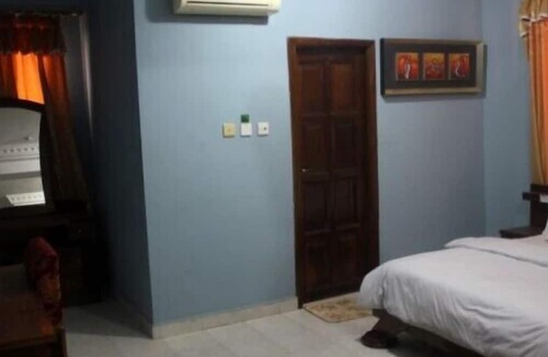 Awoshie Hotel | His Royal Vico Hotel
