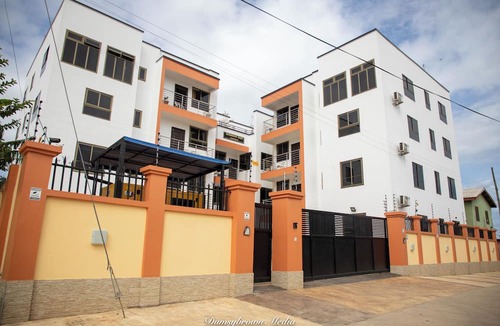 Accra Apartment | 3 Bed Deluxe Apartment - Wifi, Parking, Aircon