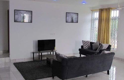 Taifa Apartment | Queen-sized 2 bedroom Apt near Accra @ Victoria Grand apartments
