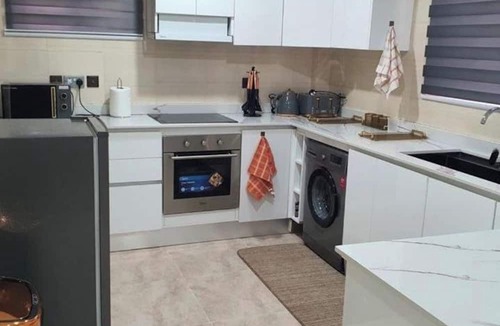 Cantonments Apartment | Welcoming 2-bedroom apartment with AC in vibrant Accra