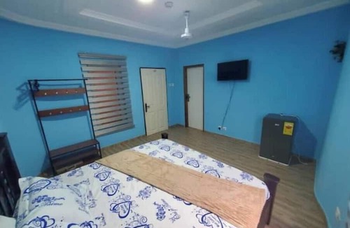Weija Apartment | Affordable Apartment with Living Room & Bathtub