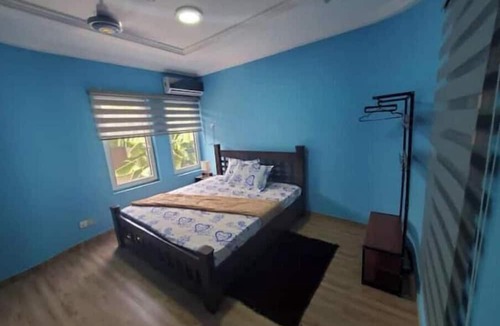 Weija Apartment | Affordable Apartment with Living Room & Bathtub