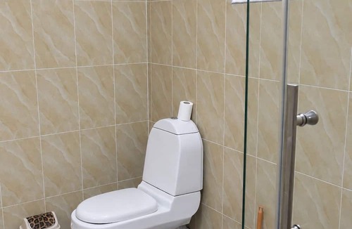 Teshie Hotel | Central Private Family 5BR Wi-Fi Lounge Free Park