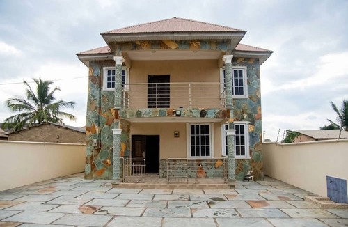 Tema House | A Downtown Gbetsile Studio Balcony + King Bed