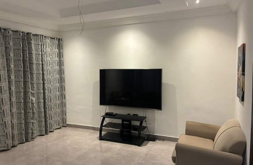 Osu Klottey House | Heritage Comfort & Peace, Your Perfect Getaway. Self compound, gated house