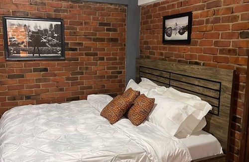 Pepease Apartment | Cozy Bricks Apartment