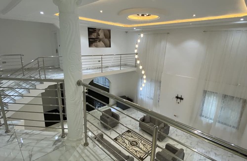 Prampram House | Spacious 7-bedroom house with WiFi and AC in Dawhenya