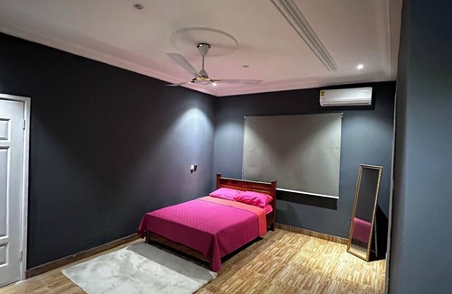 Prampram House | Spacious 7-bedroom house with WiFi and AC in Dawhenya