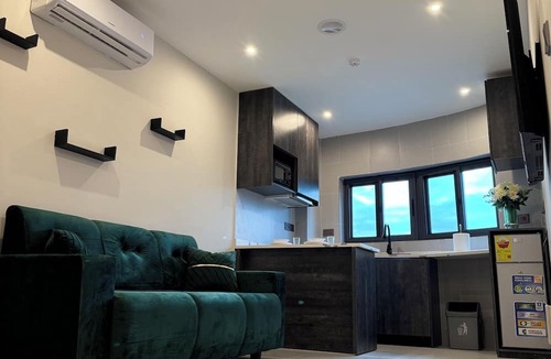 North Legon Apartment | Modern 1-bedroom apartment in Accra, walking distance to shopping and dining