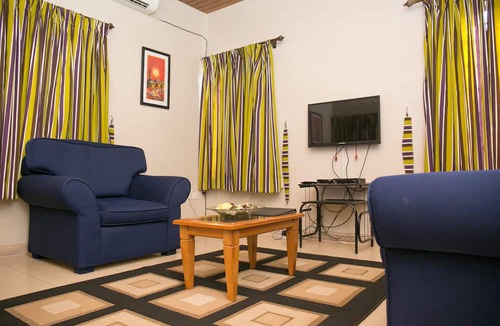 North Legon Cottage | Traveller's Palm Court