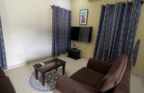 North Legon Cottage | Traveller's Palm Court