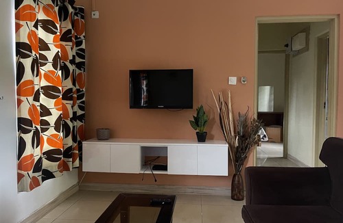 North Legon Cottage | Traveller's Palm Court