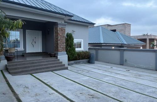 Kwabenyan Apartment | Parking Yard- Comfortable space Heritage Comfort