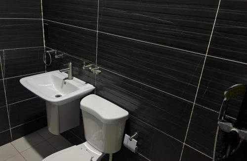 Kwabenyan Apartment | Parking Yard- Comfortable space Heritage Comfort