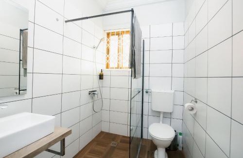 North Legon House | Agbogba Tropical Villa - Spacious-Cozy-Green