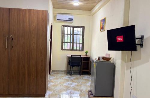 Ashanti Region House | Bright & Perfect 1-Bedroom Starlink, Laundry & AC