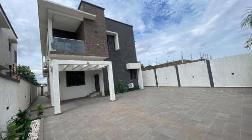 Madina House | Teddy's Villa Orchard Gate 1