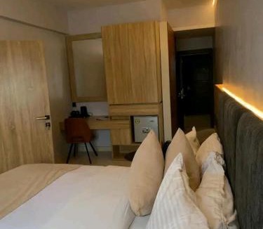 Sakumono Hotel | Mavis Avenue hotel