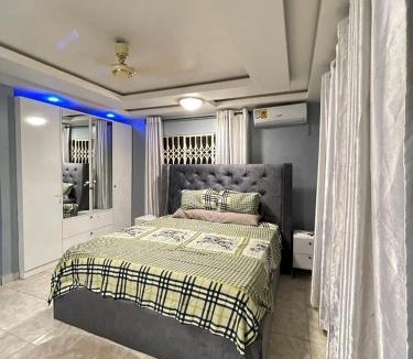 Adentan House | S Chain Link