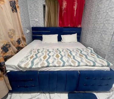 Accra Hotel | Plaza Room Guest House