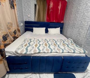 Accra Hotel | Plaza Room Guest House