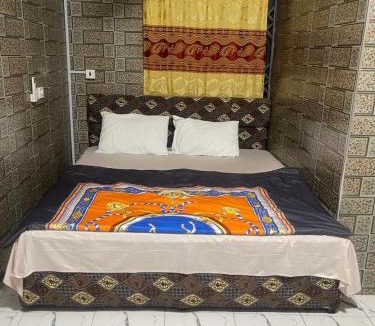 Accra Hotel | Plaza Room Guest House