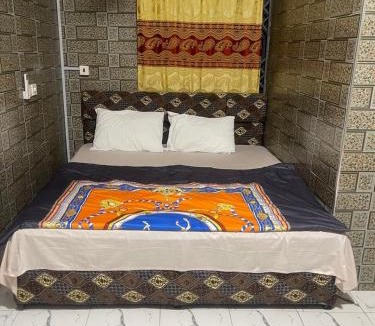 Accra Hotel | Plaza Room Guest House